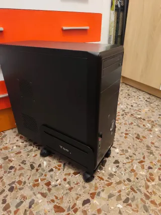 Soporte para torre PC con ruedas