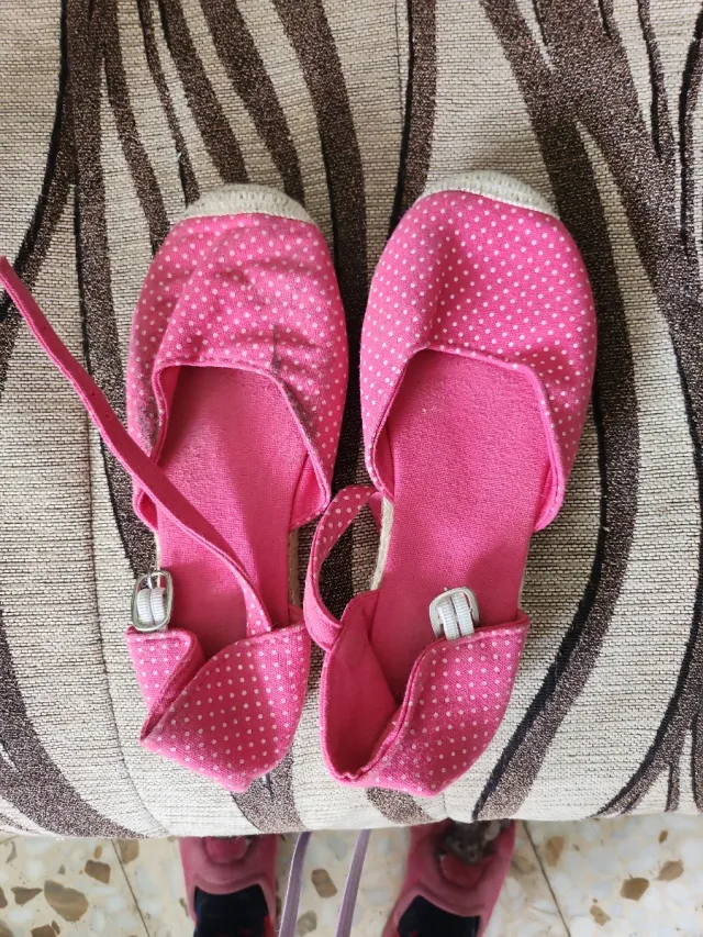 Zapatos mallorquina rosa lunares