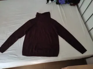Jersey cuello alto burdeos