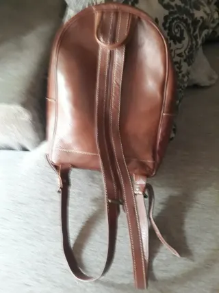 Mochila de cuero marrón