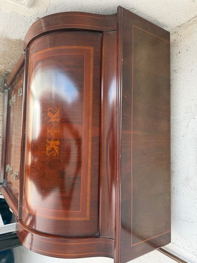 Escritorio antiguo de madera