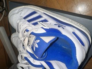 Zapatillas Adidas Forum Low Blancas y Azules