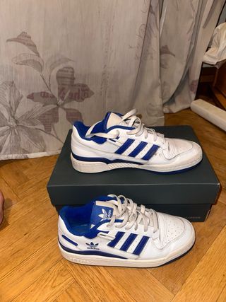 Zapatillas Adidas Forum Low Blancas y Azules