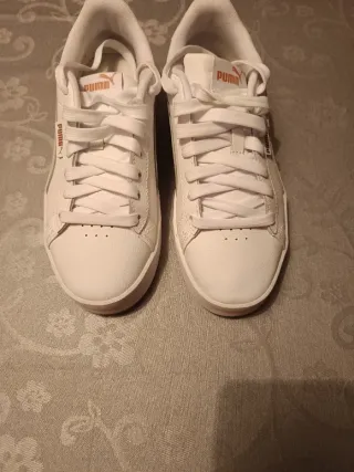 Zapatillas Puma Blancas y Beige