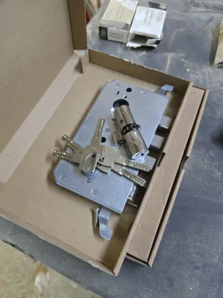 Cerraduras y Bombillos Arcu STS