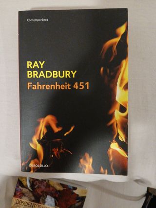 Fahrenheit 451 (Spanish Edition)