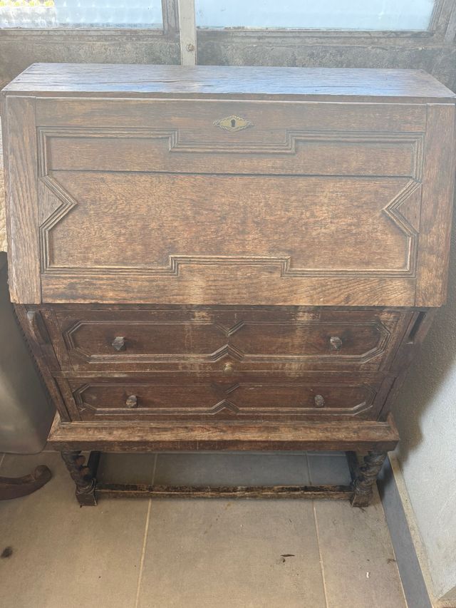 Escritorio antiguo de madera