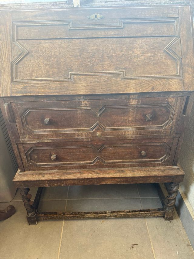 Escritorio antiguo de madera
