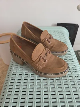 Mocasines tacón beige/marrón T.39