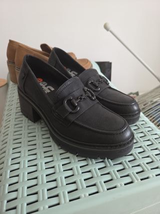 Mocasines tacón beige/marrón T.39