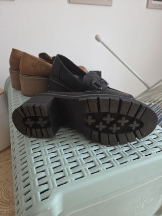 Mocasines tacón beige/marrón T.39