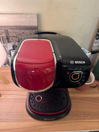 Cafetera Tassimo Bosch Roja