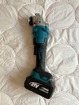 Radial a batería 21V con 2 baterías
3 velocidades