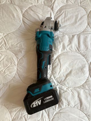 Radial a batería 21V con 2 baterías
3 velocidades