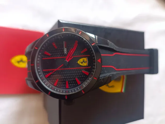 Reloj Ferrari Negro y Rojo