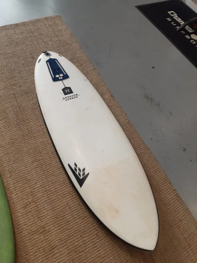Tabla de surf Sunday 5'6 x 19 3/4 x 2 1/2 - 31.22L