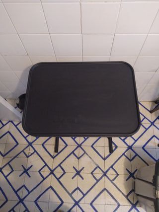 Mesa auxiliar negra plegable