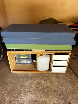 Mueble furboneta camper colchones incluidos.