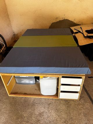 Mueble furboneta camper colchones incluidos.