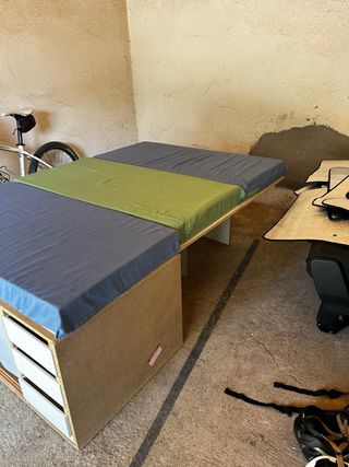 Mueble furboneta camper colchones incluidos.