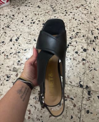 Sandali neri con tacco e plateau