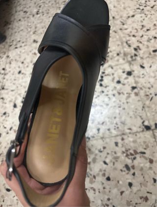 Sandali neri con tacco e plateau