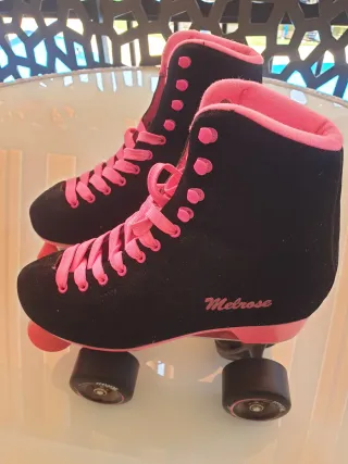 Patines Melrose Negros y Rosas