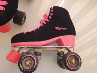 Patines Melrose Negros y Rosas
