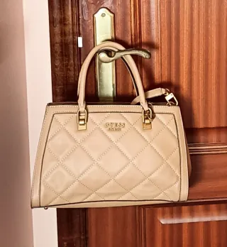 Bolso Guess Piel Beige Acolchado compartimentos 3