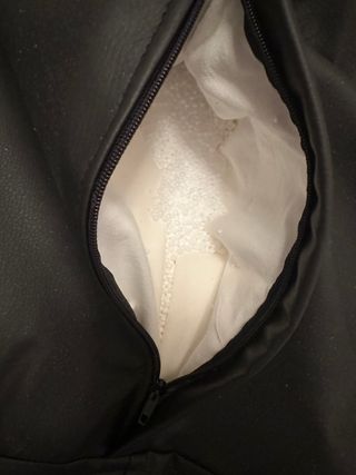 Pouf in pelle nera. Nuovo