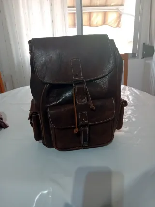Mochila de cuero marrón sin estrenar