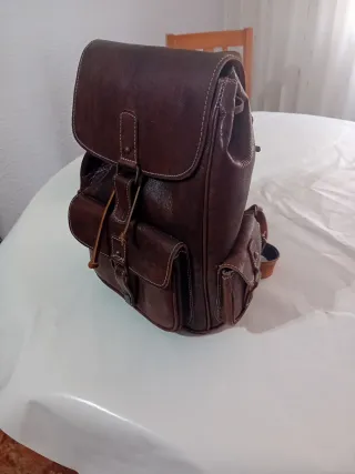Mochila de cuero marrón sin estrenar