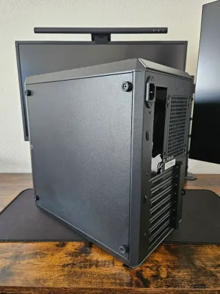 Cooler Master MasterBox Q300L + 2 ventiladores RGB