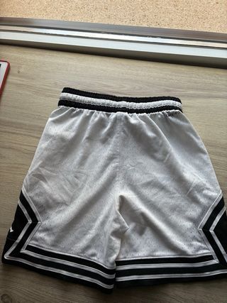Pantalón corto Jordan blanco y negro