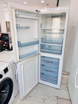 COMBI HAIER 177 CM NO FROST 
GARANTÍA!!