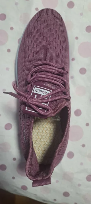 Zapatillas deportivas rosas y moradas