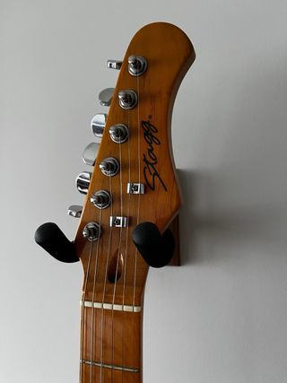 Guitarra  Stagg T490 tipo Telecaster, con Bigsby