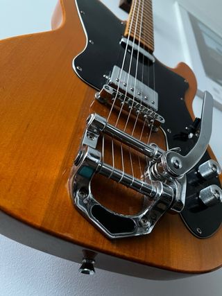 Guitarra  Stagg T490 tipo Telecaster, con Bigsby