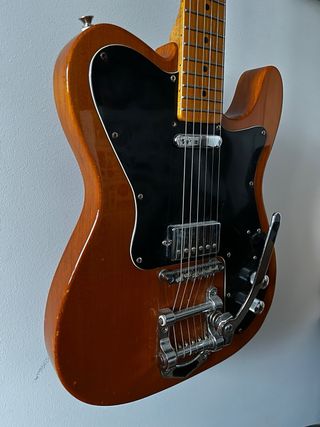 Guitarra  Stagg T490 tipo Telecaster, con Bigsby