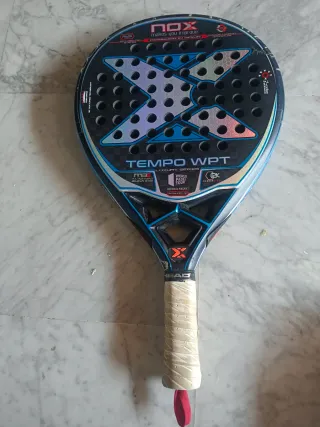 Raqueta de pádel NOX con funda