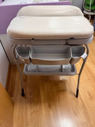 Cambiador Bebé Chicco con bañerita.