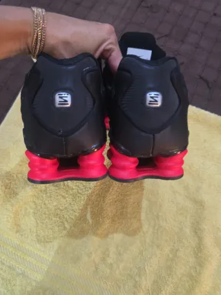 Nike Shox Talla 41 Negras y Rojas
