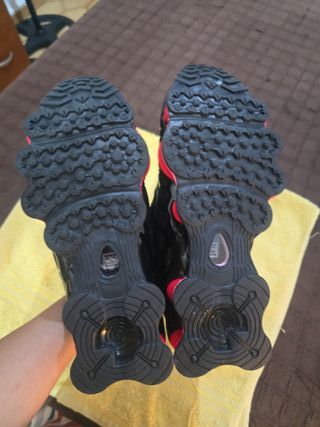 Nike Shox Talla 41 Negras y Rojas