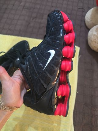 Nike Shox Talla 41 Negras y Rojas