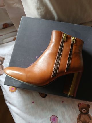 Botines Marrones y Dorados