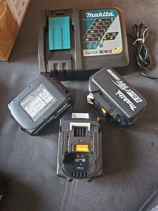 Cargador Makita DC18RC y 3 Baterías