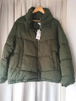 Anorak verde nuevo con etiqueta