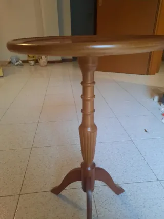 Tavolino rotondo in legno