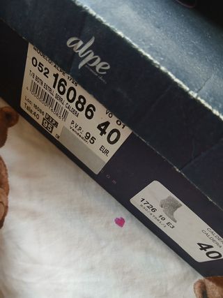 Botas camperas ante con estrellas y tachuelas