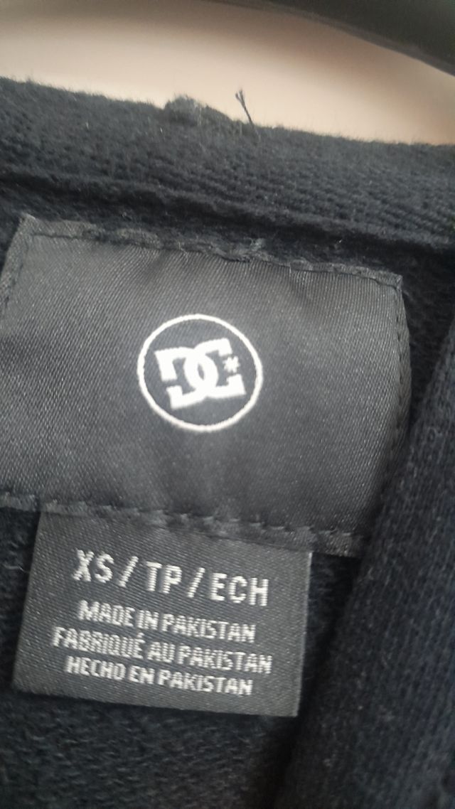 Sudadera DC Negra con Logo Blanco